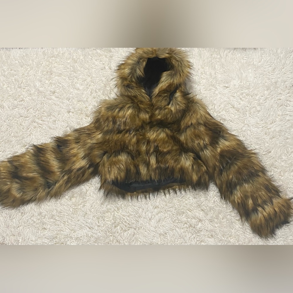 AZALEA WANG GRACELLE FAUX FUR CROPPED JACKET IN BROWN